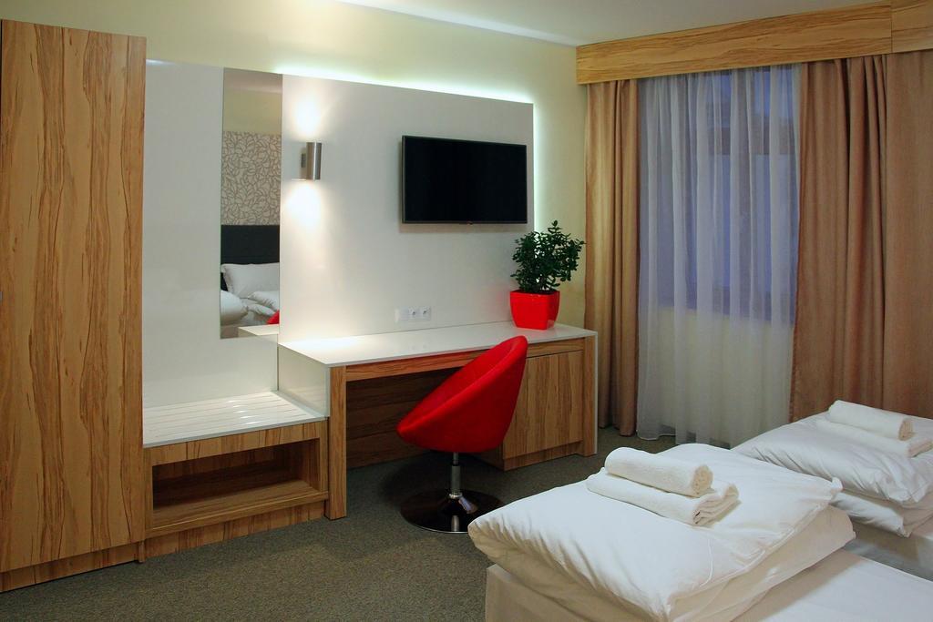 Hotel Przy Baszcie 웨그니차 외부 사진